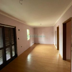 Casa com 180m², 3 dormitórios, 2 vagas, no bairro Jardim América em Caxias do Sul para Comprar