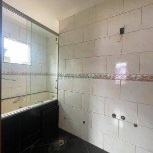 Casa com 180m², 3 dormitórios, 2 vagas, no bairro Jardim América em Caxias do Sul para Comprar