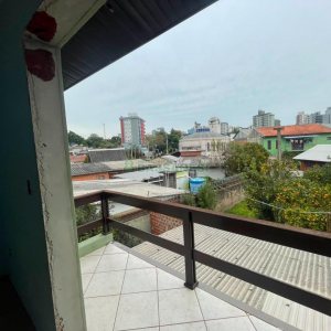 Casa com 180m², 3 dormitórios, 2 vagas, no bairro Jardim América em Caxias do Sul para Comprar