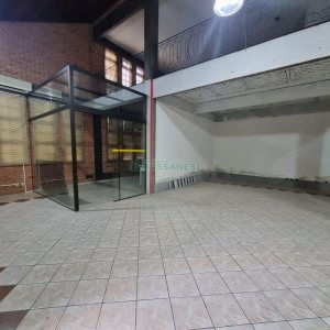 Casa Comercial com 270m², 4 vagas, no bairro Exposição em Caxias do Sul para Alugar