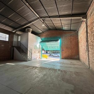 Pavilhão com 400m², no bairro Desvio Rizzo em Caxias do Sul para Alugar