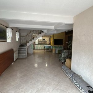 Casa com 270m², 2 dormitórios, 2 vagas, no bairro Pio X em Caxias do Sul para Alugar