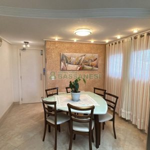 Casa com 270m², 2 dormitórios, 2 vagas, no bairro Pio X em Caxias do Sul para Alugar