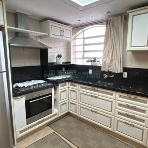 Casa com 270m², 2 dormitórios, 2 vagas, no bairro Pio X em Caxias do Sul para Alugar