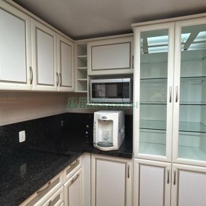 Casa com 270m², 2 dormitórios, 2 vagas, no bairro Pio X em Caxias do Sul para Alugar