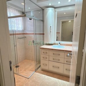 Casa com 270m², 2 dormitórios, 2 vagas, no bairro Pio X em Caxias do Sul para Alugar