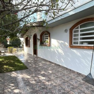 Casa com 270m², 2 dormitórios, 2 vagas, no bairro Pio X em Caxias do Sul para Alugar