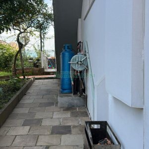 Casa com 270m², 2 dormitórios, 2 vagas, no bairro Pio X em Caxias do Sul para Alugar