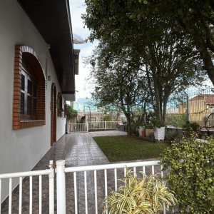 Casa com 270m², 2 dormitórios, 2 vagas, no bairro Pio X em Caxias do Sul para Alugar