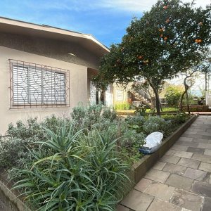 Casa com 270m², 2 dormitórios, 2 vagas, no bairro Pio X em Caxias do Sul para Alugar