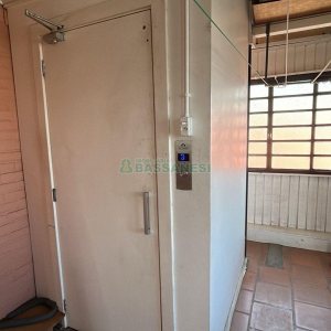 Casa com 270m², 2 dormitórios, 2 vagas, no bairro Pio X em Caxias do Sul para Alugar
