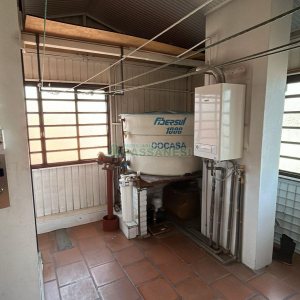 Casa com 270m², 2 dormitórios, 2 vagas, no bairro Pio X em Caxias do Sul para Alugar