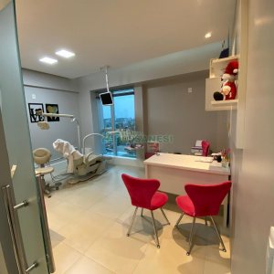 Sala com 61m², 1 vaga, no bairro Lourdes em Caxias do Sul para Comprar
