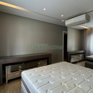 Apartamento com 126m², 3 dormitórios, 3 vagas, no bairro Exposição em Caxias do Sul para Comprar