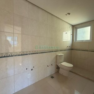 Apartamento com 159m², 3 dormitórios, 2 vagas, no bairro Centro em Caxias do Sul para Comprar