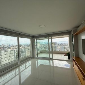 Apartamento com 137m², 3 dormitórios, 2 vagas, no bairro Madureira em Caxias do Sul para Comprar