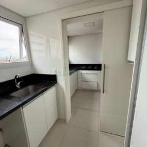 Apartamento com 137m², 3 dormitórios, 2 vagas, no bairro Madureira em Caxias do Sul para Comprar