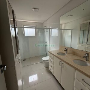 Apartamento com 137m², 3 dormitórios, 2 vagas, no bairro Madureira em Caxias do Sul para Comprar