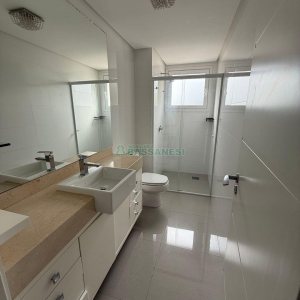 Apartamento com 137m², 3 dormitórios, 2 vagas, no bairro Madureira em Caxias do Sul para Comprar