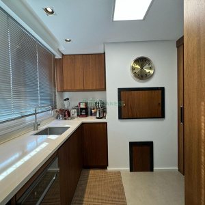 Apartamento com 161m², 3 dormitórios, 3 vagas, no bairro Exposição em Caxias do Sul para Comprar