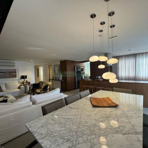 Apartamento com 161m², 3 dormitórios, 3 vagas, no bairro Exposição em Caxias do Sul para Comprar