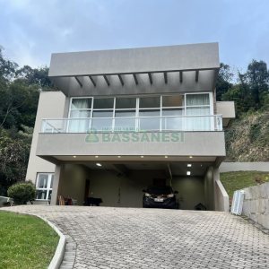 Casa Mobiliada com 332m², 3 dormitórios, 4 vagas, no bairro Linha 40 em Caxias do Sul para Comprar