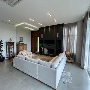 Casa Mobiliada com 332m², 3 dormitórios, 4 vagas, no bairro Linha 40 em Caxias do Sul para Comprar