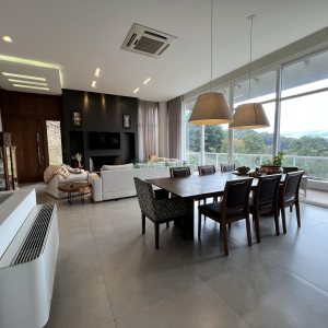 Casa Mobiliada com 332m², 3 dormitórios, 4 vagas, no bairro Linha 40 em Caxias do Sul para Comprar