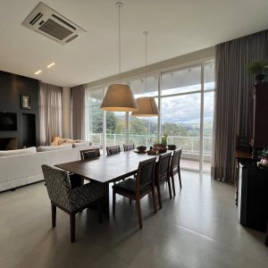 Casa Mobiliada com 332m², 3 dormitórios, 4 vagas, no bairro Linha 40 em Caxias do Sul para Comprar