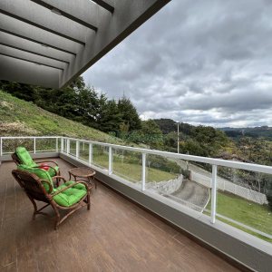 Casa Mobiliada com 332m², 3 dormitórios, 4 vagas, no bairro Linha 40 em Caxias do Sul para Comprar
