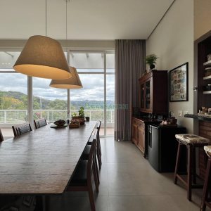 Casa Mobiliada com 332m², 3 dormitórios, 4 vagas, no bairro Linha 40 em Caxias do Sul para Comprar
