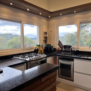 Casa Mobiliada com 332m², 3 dormitórios, 4 vagas, no bairro Linha 40 em Caxias do Sul para Comprar