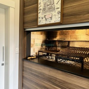 Casa Mobiliada com 332m², 3 dormitórios, 4 vagas, no bairro Linha 40 em Caxias do Sul para Comprar