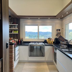 Casa Mobiliada com 332m², 3 dormitórios, 4 vagas, no bairro Linha 40 em Caxias do Sul para Comprar