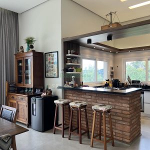 Casa Mobiliada com 332m², 3 dormitórios, 4 vagas, no bairro Linha 40 em Caxias do Sul para Comprar