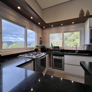 Casa Mobiliada com 332m², 3 dormitórios, 4 vagas, no bairro Linha 40 em Caxias do Sul para Comprar