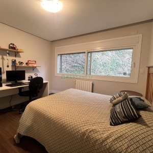 Casa Mobiliada com 332m², 3 dormitórios, 4 vagas, no bairro Linha 40 em Caxias do Sul para Comprar