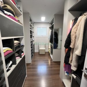 Casa Mobiliada com 332m², 3 dormitórios, 4 vagas, no bairro Linha 40 em Caxias do Sul para Comprar