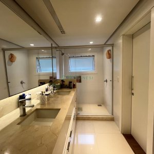 Casa Mobiliada com 332m², 3 dormitórios, 4 vagas, no bairro Linha 40 em Caxias do Sul para Comprar
