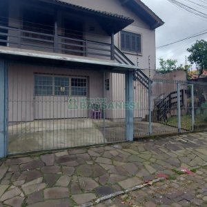 Casa com 216m², 3 dormitórios, 4 vagas, no bairro Nossa Senhora de Fátima em Caxias do Sul para Alugar