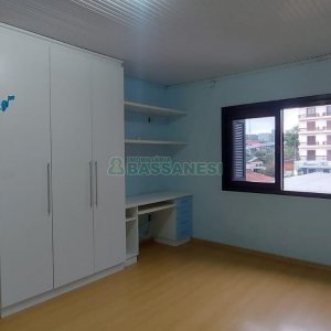 Casa com 216m², 3 dormitórios, 4 vagas, no bairro Nossa Senhora de Fátima em Caxias do Sul para Alugar