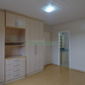 Casa com 216m², 3 dormitórios, 4 vagas, no bairro Nossa Senhora de Fátima em Caxias do Sul para Alugar