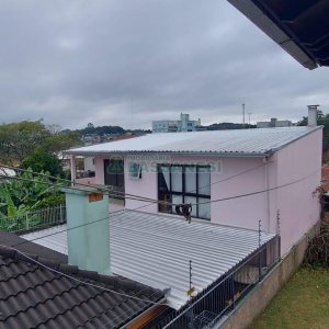 Casa com 216m², 3 dormitórios, 4 vagas, no bairro Nossa Senhora de Fátima em Caxias do Sul para Alugar