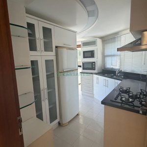 Apartamento com 122m², 3 dormitórios, 2 vagas, no bairro São Pelegrino em Caxias do Sul para Comprar