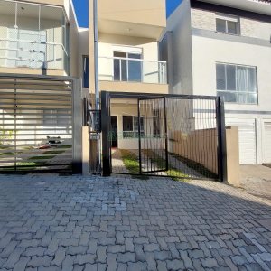Sobrado Mobiliado com 70m², 2 dormitórios, 1 vaga, no bairro São Virgílio em Caxias do Sul para Alugar