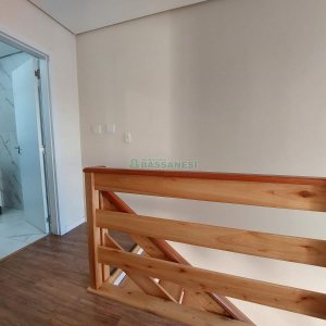 Sobrado Mobiliado com 70m², 2 dormitórios, 1 vaga, no bairro São Virgílio em Caxias do Sul para Alugar