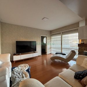 Casa com 430m², 3 dormitórios, 3 vagas, no bairro Jardim América em Caxias do Sul para Alugar