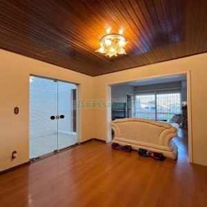 Casa com 430m², 3 dormitórios, 3 vagas, no bairro Jardim América em Caxias do Sul para Alugar
