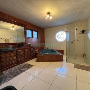 Casa com 430m², 3 dormitórios, 3 vagas, no bairro Jardim América em Caxias do Sul para Alugar