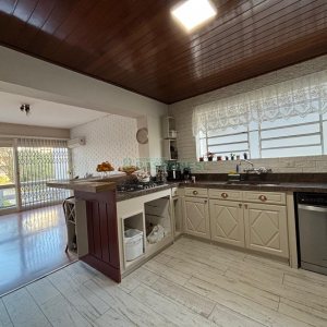 Casa com 430m², 3 dormitórios, 3 vagas, no bairro Jardim América em Caxias do Sul para Alugar